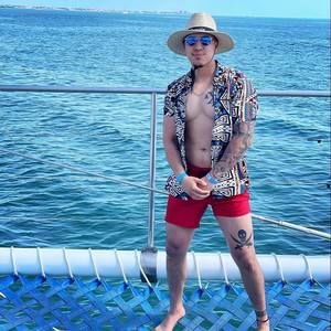 Meet your Posher, Hugo